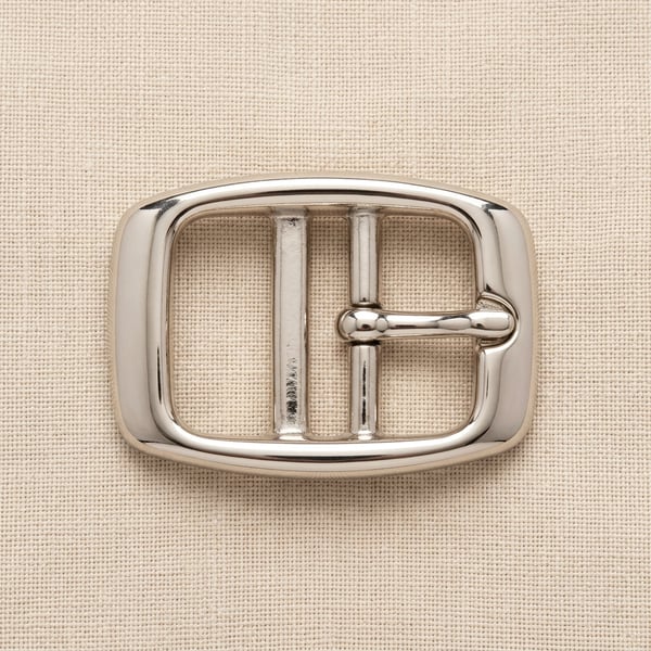 Polished nickel oval centre-bar belt buckle on linen
